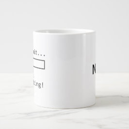 Caneca De Café Grande Uma caneca de tamanho grande com "Por favor, esper