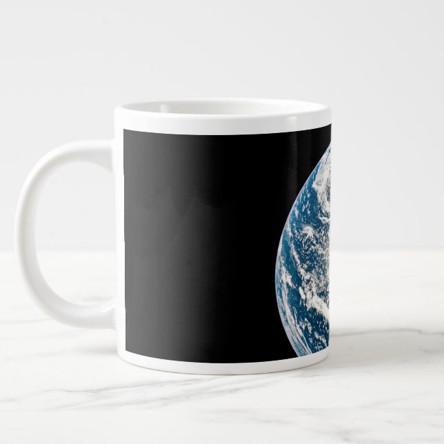 Caneca De Café Grande Uma Terra Tirada Da Nave Espacial Apollo 10. (Esquerda)