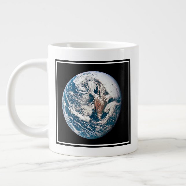 Caneca De Café Grande Uma Terra Tirada Da Nave Espacial Apollo 10. (Esquerda)