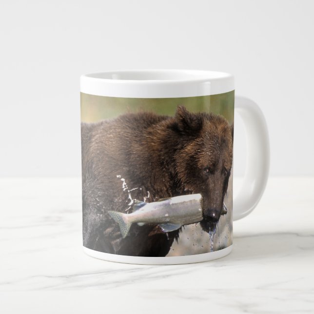 Caneca De Café Grande Urso castanho, urso pardo, com capturas de salmão, (Frente Esquerda)