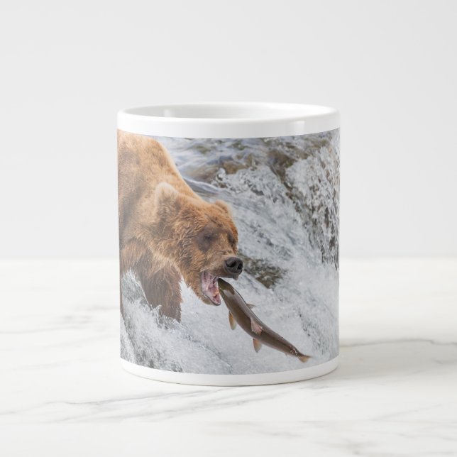 Caneca De Café Grande Urso Pardo Pega Salmão Vermelho (Frente)