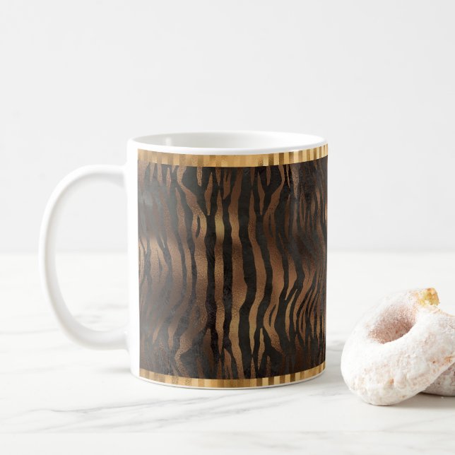 Caneca De Café Grelha Metálica Elegante Dourada de Tigre Animal (Com Donut)