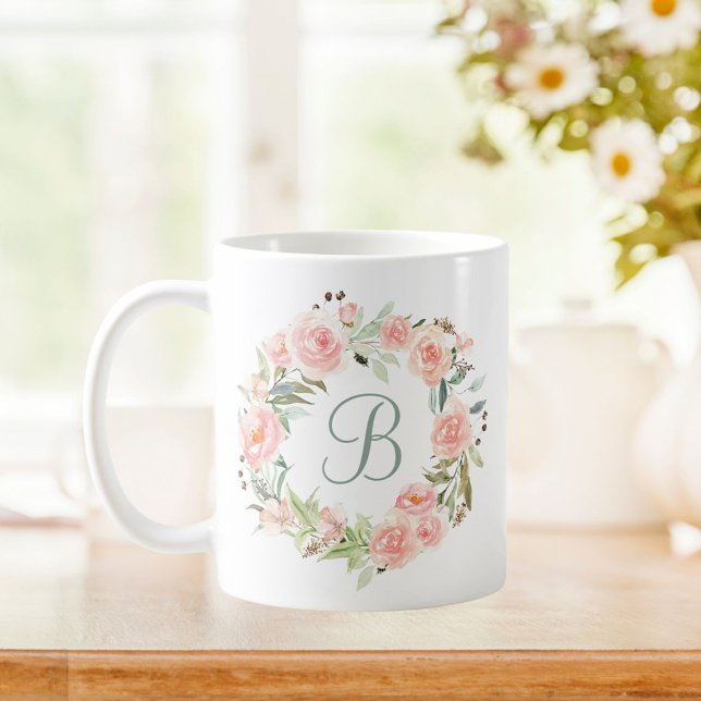 Caneca De Café Grinalda de Flores Rosa Pastel Monogramada (In situ Kitchen table)