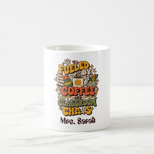 Caneca De Café Groovy Alimentado Por Café E Caos De Sala De Aula