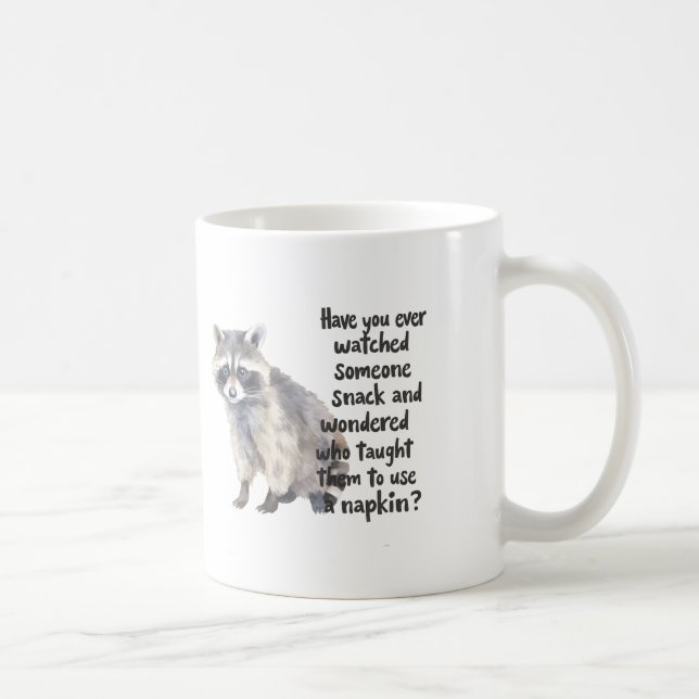 Caneca De Café Guaxinim Curioso com Citação Divertida de Lanche A (Direita)