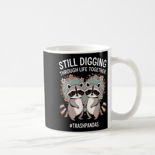 Caneca De Café Guaxinins Ainda Cavando Juntos Casais Combinando (Direita)