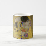 Caneca De Café Gustav Klimt O Beijo<br><div class="desc">O Beijo é a pintura mais icônica e famosa de Gustav Klimt. É uma bela pintura de ouro de um casal profundamente apaixonado compartilhando um momento romântico de um beijo apaixonado. Obtenha suas ideias de presentes de alta qualidade e produtos maravilhosos com esta maravilhosa obra-prima. Veja nossa loja mais ideias...</div>