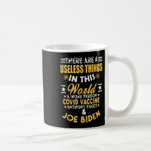 Caneca De Café Há Quatro Coisas Inúteis Nesta Citação Mundial
