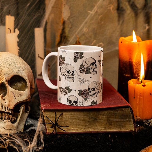 Caneca De Café Halloween de crânios e Rosas góticos (Elegant Gothic Halloween Floral Skull Mug with Hand Drawn Skulls, Pink & Cream Roses and Spiderwebs.)
