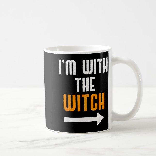 Caneca De Café Halloween Shirts For Men I'm With The Witch Funny  (Direita)