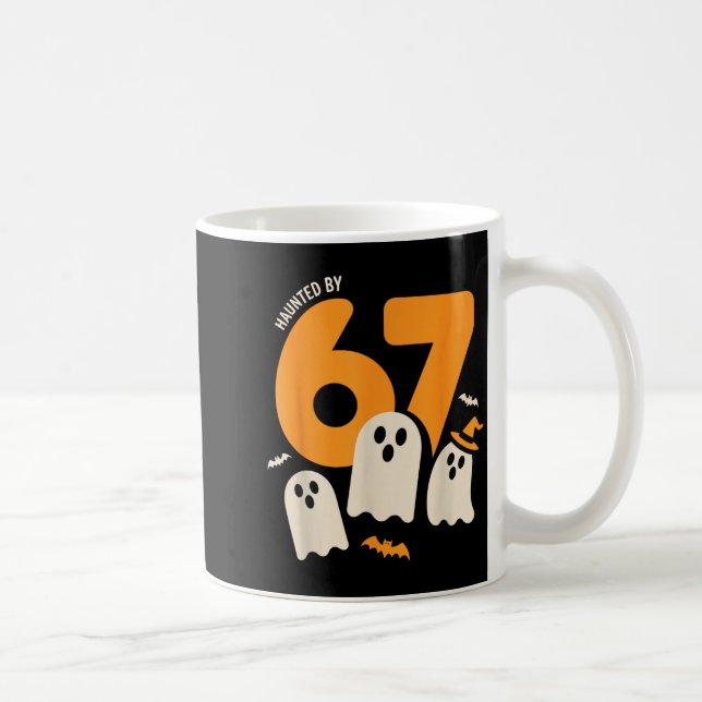 Caneca De Café Haunted By 67 Funny Halloween Meme Design  (Direita)