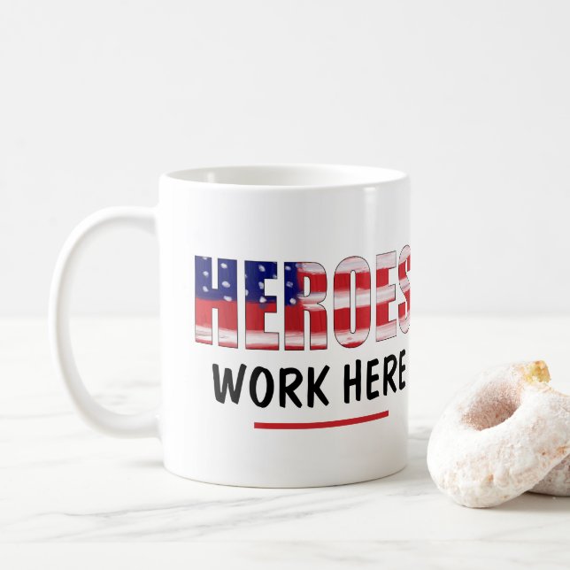 Caneca De Café Heróis Trabalham Aqui (Com Donut)