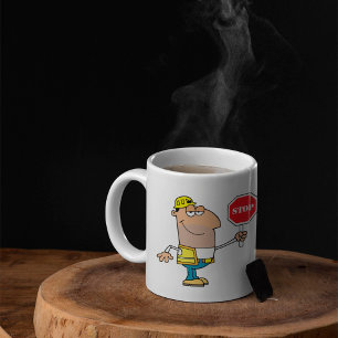 Caneca de Café Homem Com Uma Placa de Pare