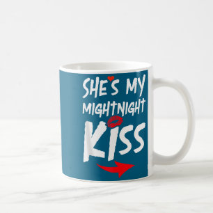Caneca De Café Homens Ela É Meu Beijo Da Meia-Noite Feliz Ano Nov