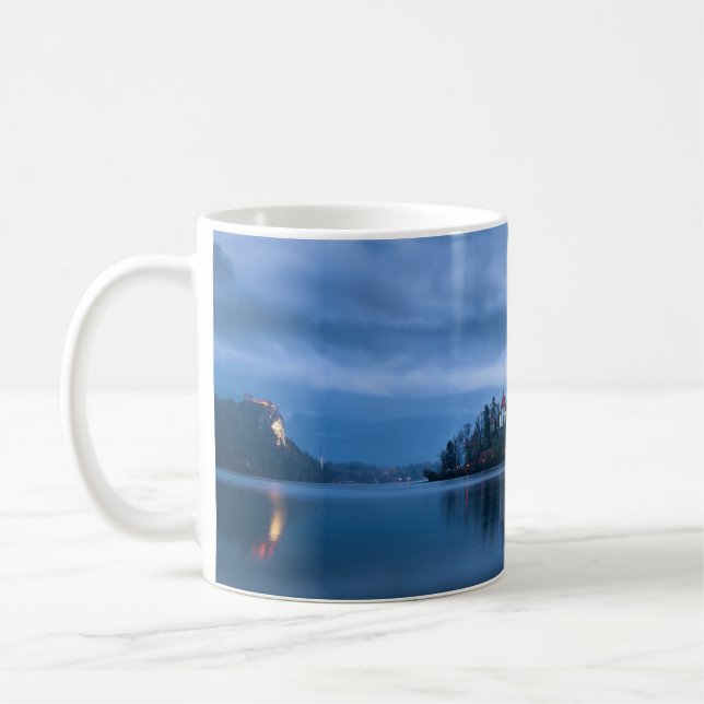 Caneca De Café Hora Azul na paisagem fotográfica de Lake Bled (Esquerda)