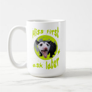 Caneca De Café Humor de Gambá Divertido: Rosnar Primeiro, Pergunt