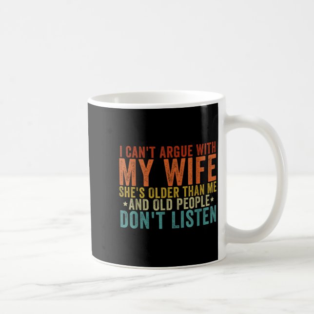 Caneca De Café I Can't Argue With My Wife She's Older Than Me  (Direita)