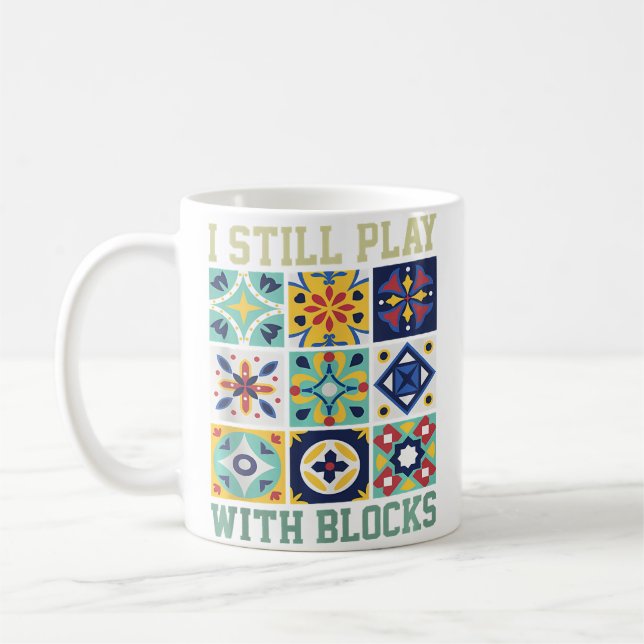 Caneca De Café I Still Play With Blocks Quilting Humor For Women (Esquerda)