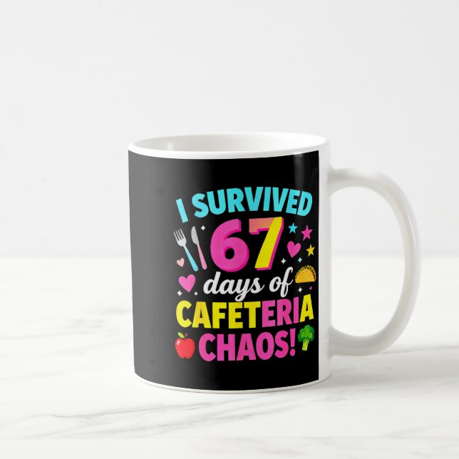 Caneca De Café I Survived 67 Days Of Cafeteria Chaos Meme  (Direita)