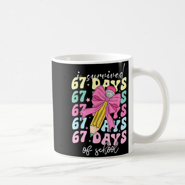 Caneca De Café I Survived 67 Days Of School Coquette Bow Student  (Direita)