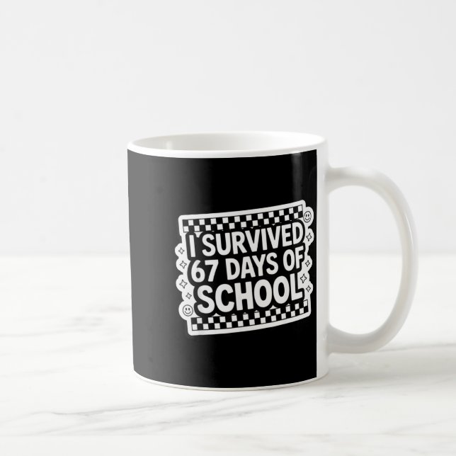 Caneca De Café I Survived 67 Days Of School Funny 67 Teachers Stu (Direita)