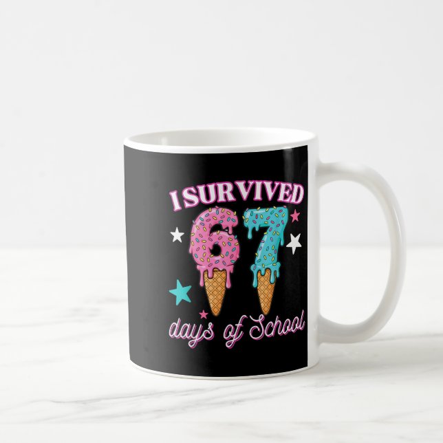 Caneca De Café I Survived 67 Days Of School Funny 67 Teachers Stu (Direita)