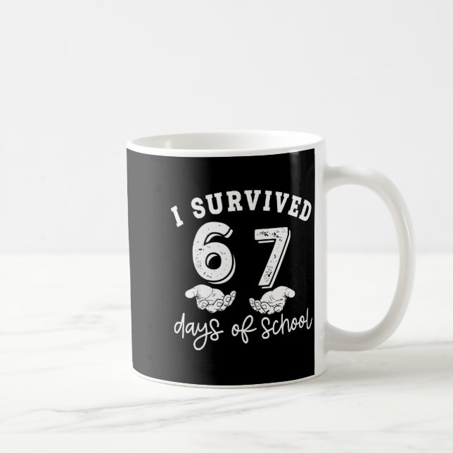 Caneca De Café I Survived 67 Days Of School Funny 67 Teachers Stu (Direita)