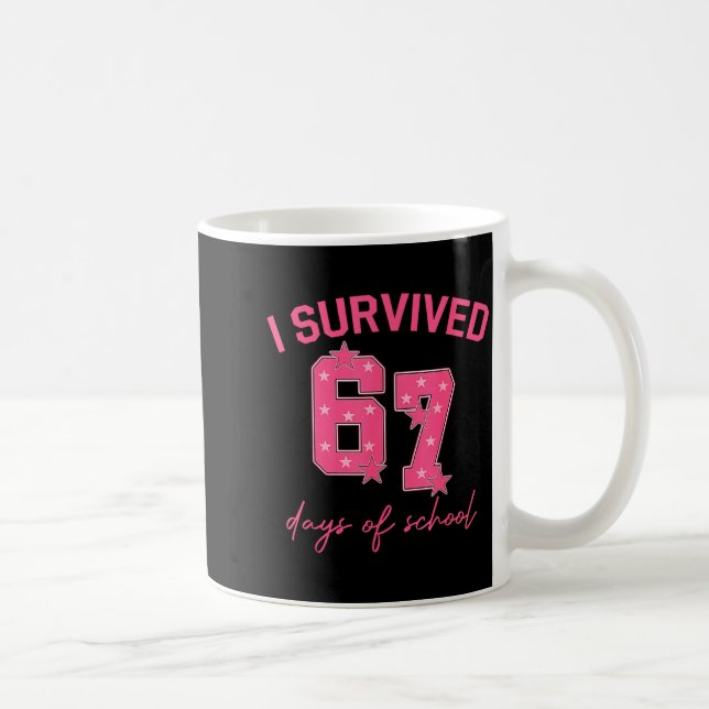 Caneca De Café I Survived 67 Days Of School Funny 67 Teachers Stu (Direita)