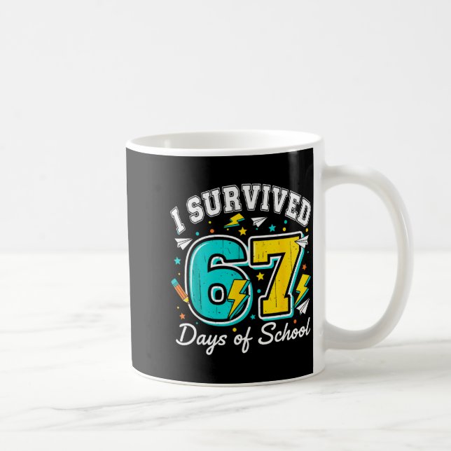Caneca De Café I Survived 67 Days Of School Funny 67 Teachers Stu (Direita)