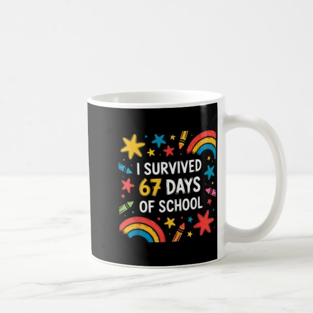 Caneca De Café I Survived 67 Days Of School Funny 67 Teachers Stu (Direita)