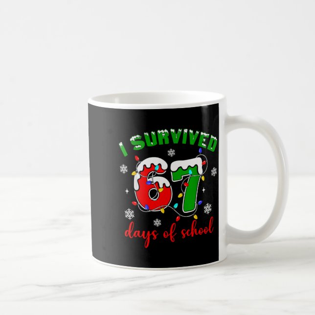 Caneca De Café I Survived 67 Days Of School Funny Christmas Teach (Direita)