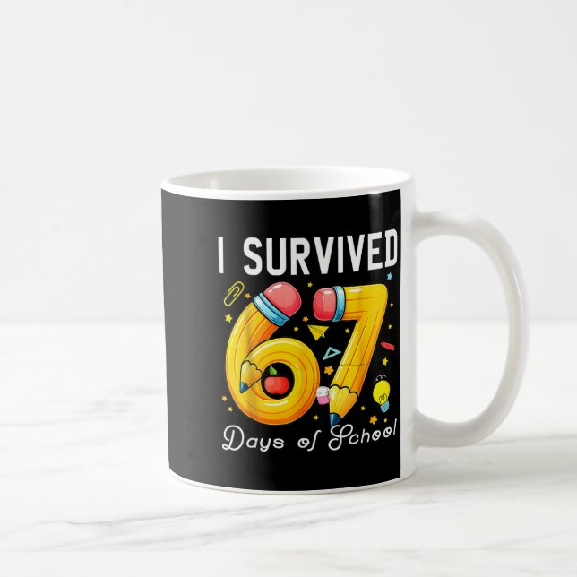 Caneca De Café I Survived 67 Days Of School Funny Meme Teacher St (Direita)