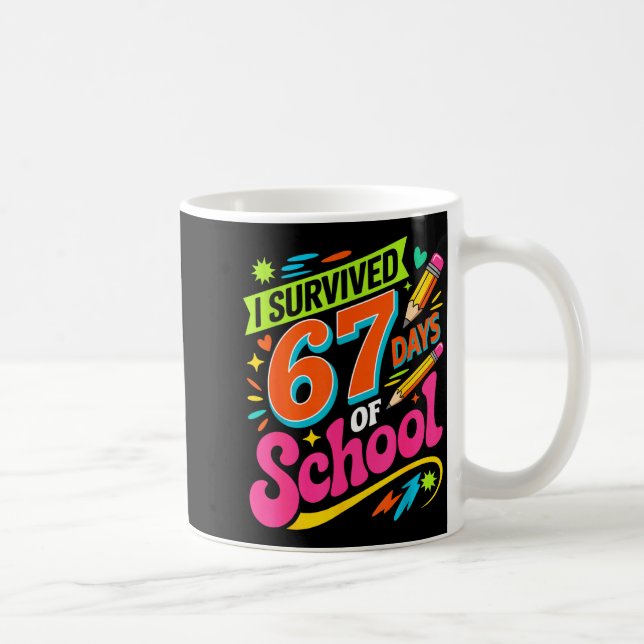 Caneca De Café I Survived 67 Days Of School Funny Teacher Student (Direita)