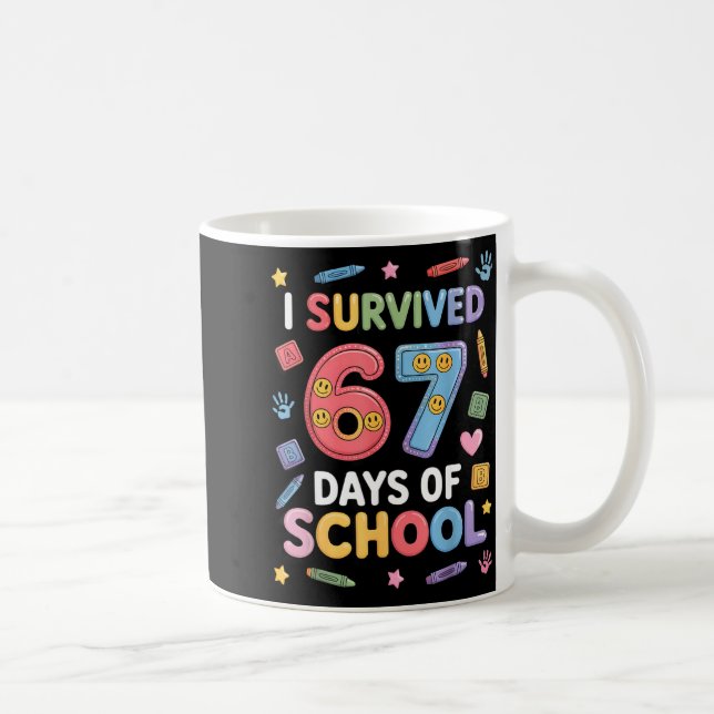 Caneca De Café I Survived 67 Days Of School - Funny Teachers Stud (Direita)