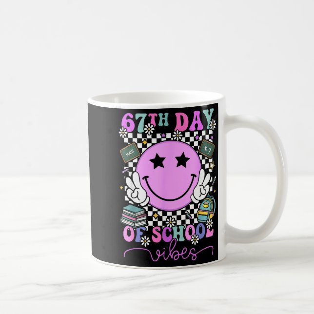 Caneca De Café I Survived 67 Days Of School Six Seven Meme Teache (Direita)