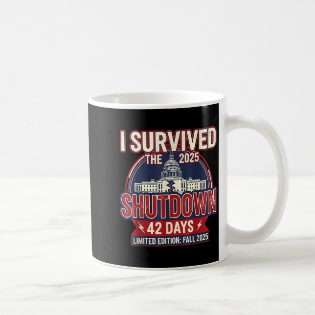 Caneca De Café I Survived The 2025 Shutdown Funny Litical Quote  (Direita)