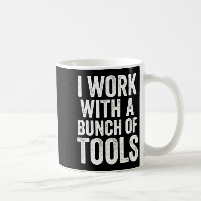 Caneca De Café I Work With A Bunch Of Tools - Funny Worker  (Direita)