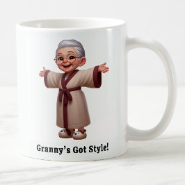 Caneca De Café Idoso Alegre em um Robe Aconchegante