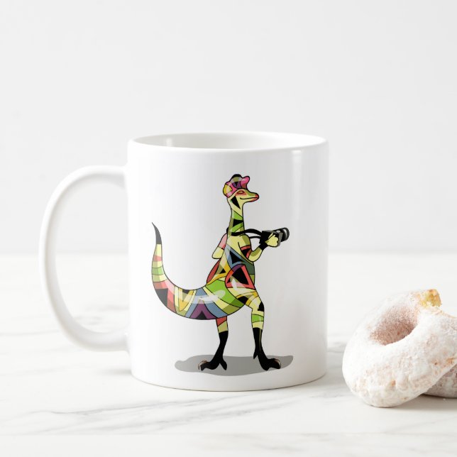 Caneca De Café Ilustração De Um Fotógrafo De Iguanodon. (Com Donut)