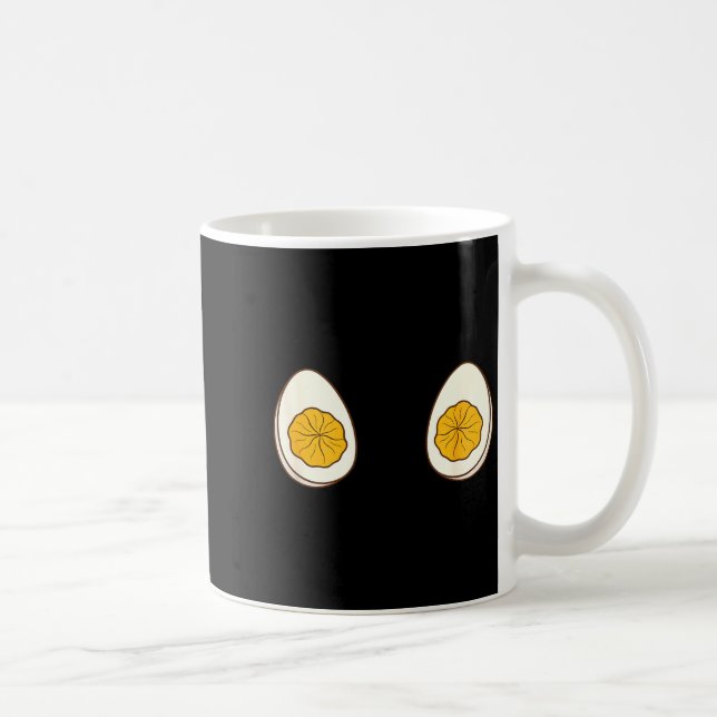 Caneca De Café I'm Just Here For The Deviled Eggs Funny Couple  (Direita)