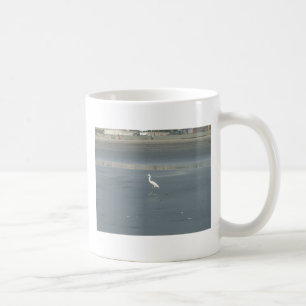 Caneca De Café Impressão de Arte de Pássaro Branco na Praia de Ar