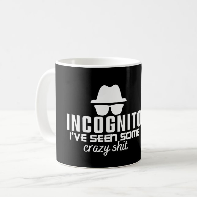 CANECA DE CAFÉ INCOGNITO, EU VI ALGUMA MERDA LOUCA. (Frente Esquerda)