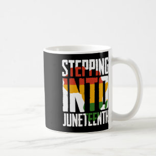 Caneca De Café Indo Para A Décima Junta De Mulher Afro E Homem Ne