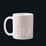 Caneca De Café Iniciais Monogramas sobredimensionados cor-de-rosa<br><div class="desc">Uma caneca de monograma velha e sobredimensionada. As iniciais brancas do tipo moderno são realçadas em um fundo cor-de-rosa pincelado. Excelente para segurar canetas e lápis ou sua bebida favorita. Kimberly Brett.</div>