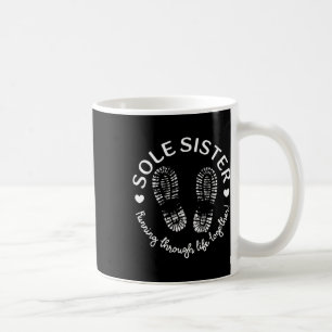 Caneca De Café Irmãs Solteiras Correndo Pela Vida Juntas Correndo