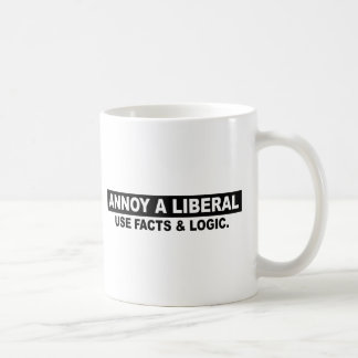 CANECA DE CAFÉ IRRITE FATOS LIBERAIS E LÓGICA DE UM USO