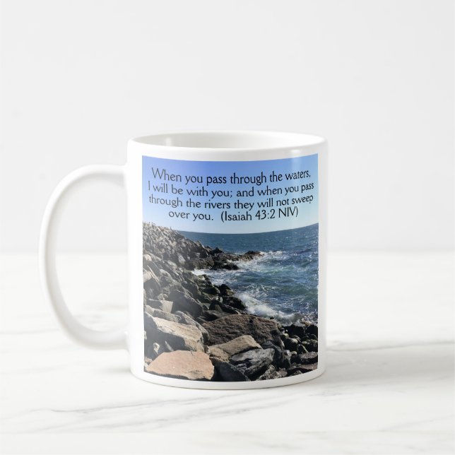 Caneca De Café Isaiah 43:2 Estarei com você Foto do Oceano (Esquerda)