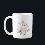 Caneca De Café Ivory White Rose Floral Bridesmaid<br><div class="desc">O design floral branco de marfim chico e elegante apresenta o título Bridesmaid e uma linha de texto personalizado abaixo. Todo o texto pode ser editado, a cor, a fonte e o tamanho alterados. Faça um para cada festa de noiva. Vai parecer excelente nas fotos prontas. Esta caneca de café...</div>