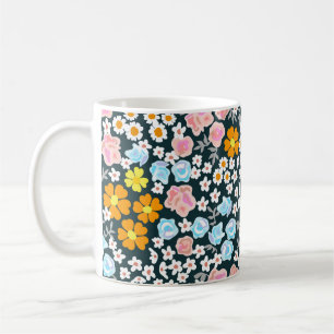 Caneca De Café Jardim florescente com rosas e flores silvestres.