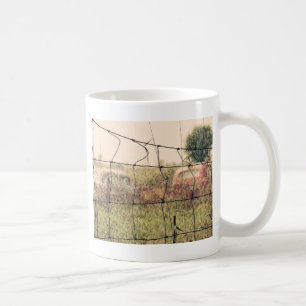 Caneca De Café Jardim Rural, Vechicls se esgueirando em um campo